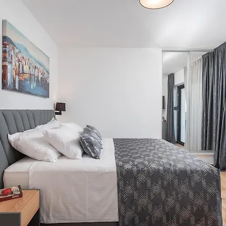 Mia, Sevid Na Moru *