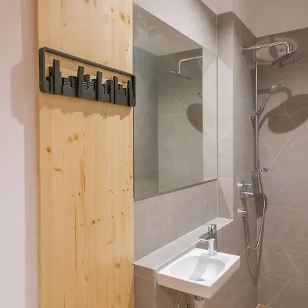 Mia, Sevid Na Moru Villa *