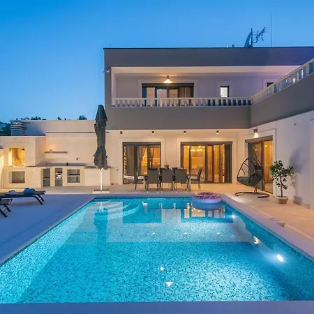 Mia, Sevid Na Moru Villa *