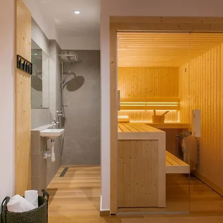 Mia, Sevid Na Moru Zaglavice