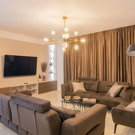 Mia, Sevid Na Moru *