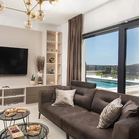 Mia, Sevid Na Moru Zaglavice