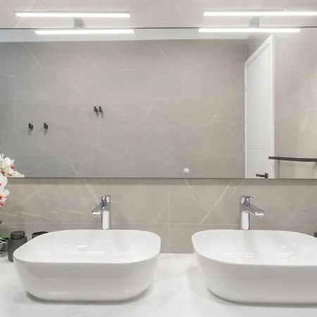 Mia, Sevid Na Moru Zaglavice