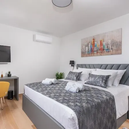 Mia, Sevid Na Moru Zaglavice