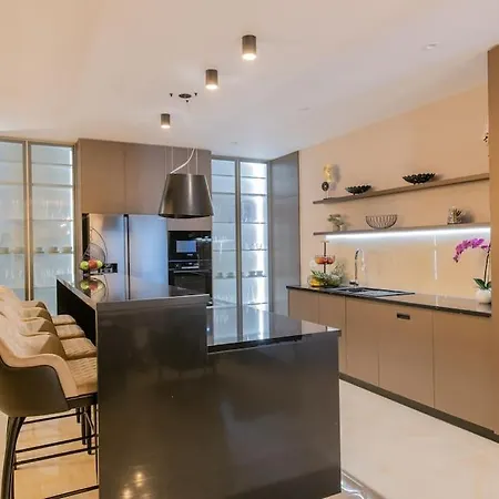 Villa Mia, Sevid Na Moru