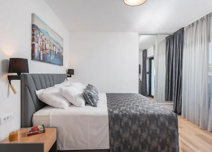 Mia, Sevid Na Moru *