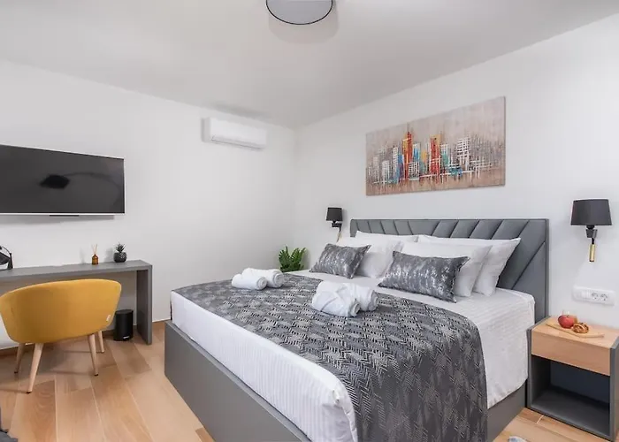 Mia, Sevid Na Moru Zaglavice