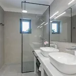Vila Luxury Mia With Sea View, Heated Pool And Jacuzzi