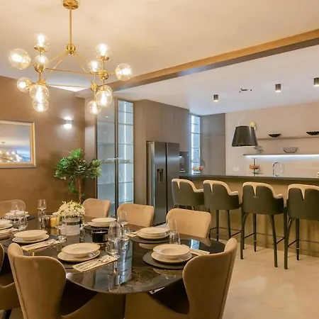 Mia, Sevid Na Moru Vila *