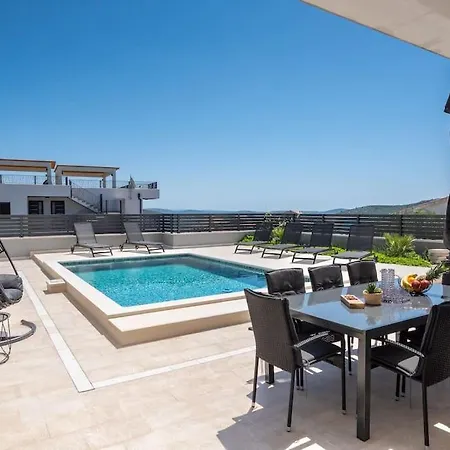Vila Luxury Mia With Sea View, Heated Pool And Jacuzzi