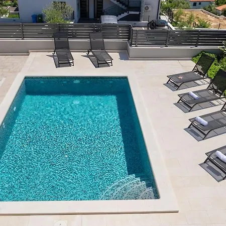 Vila Luxury Mia With Sea View, Heated Pool And Jacuzzi *
