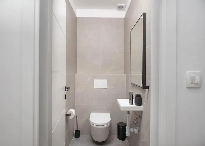 Mia, Sevid Na Moru *