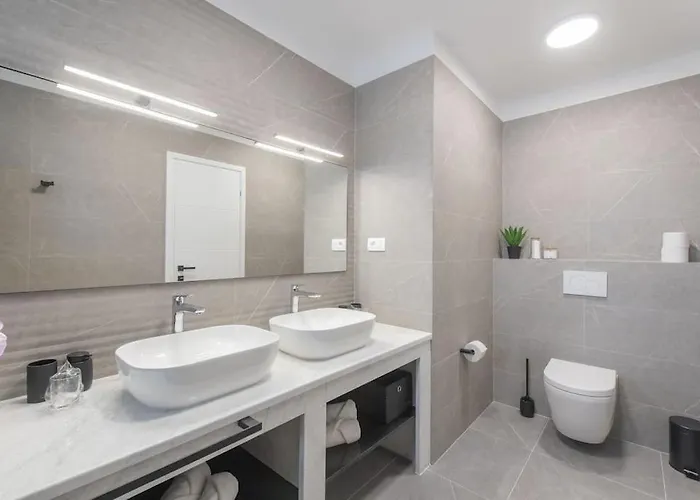 Mia, Sevid Na Moru 빌라