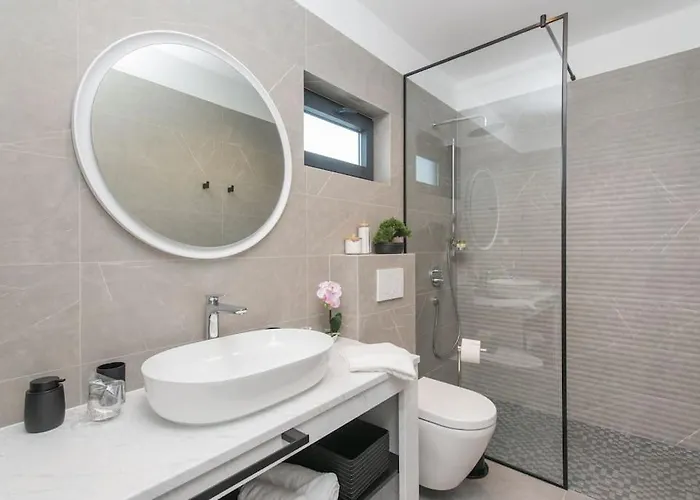 Mia, Sevid Na Moru Villa *