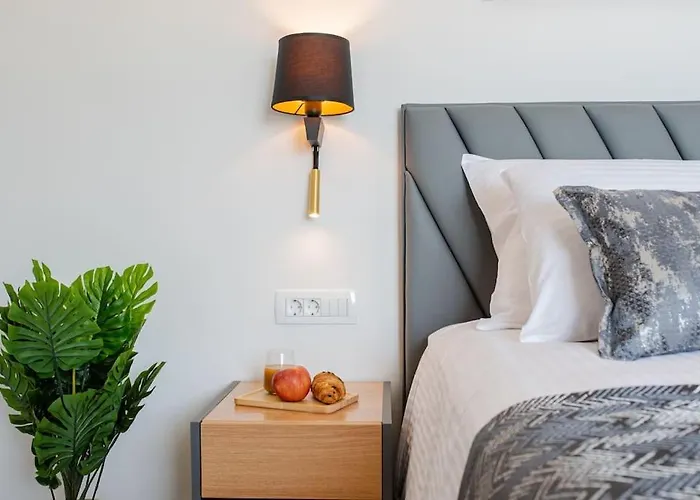 Mia, Sevid Na Moru 빌라