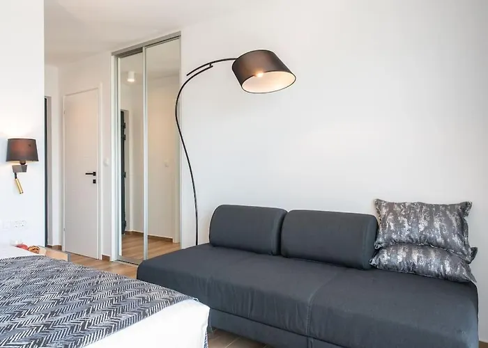 Mia, Sevid Na Moru *