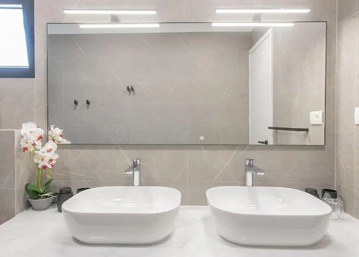 Mia, Sevid Na Moru Zaglavice