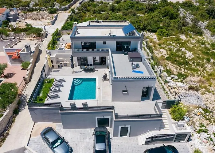 Mia, Sevid Na Moru *