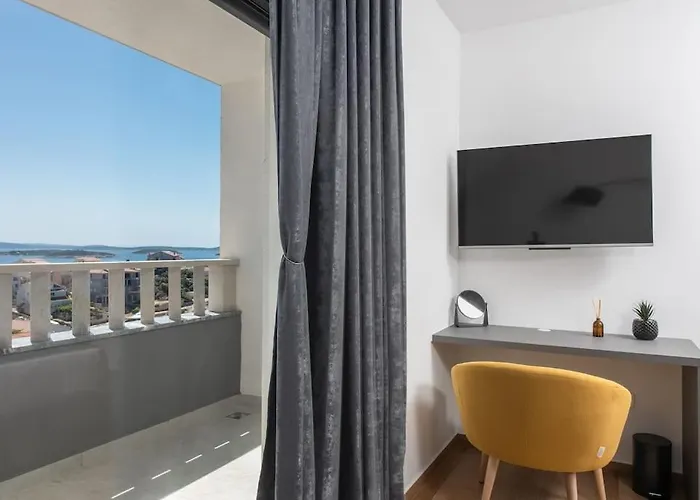 Mia, Sevid Na Moru *